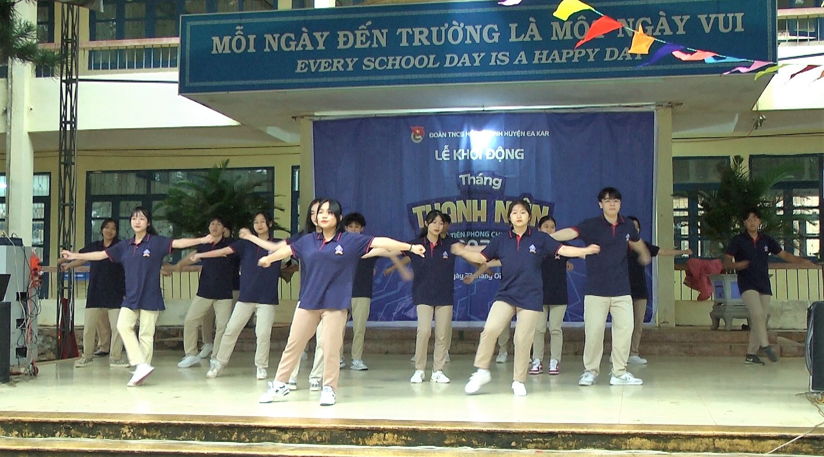 Doc lễ hội VH 2023.00_04_46_16.Still010